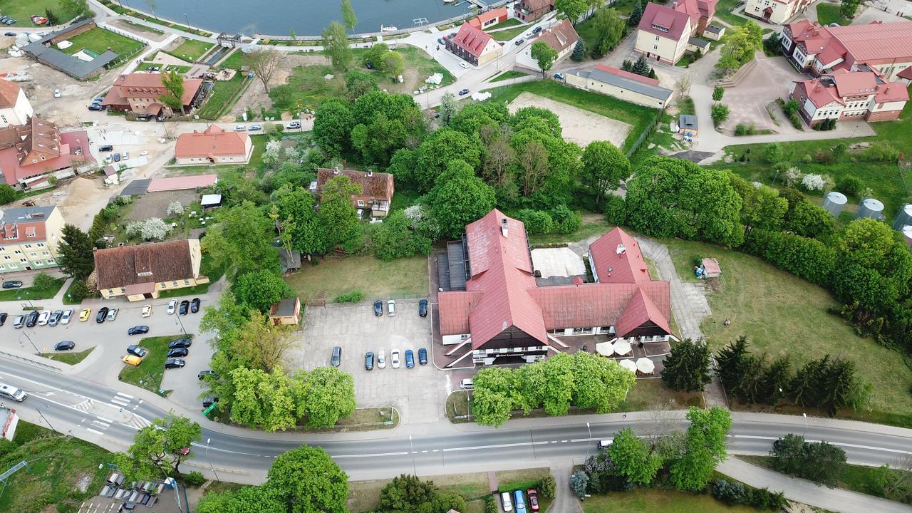 Zajazd Pod Kasztanami รึน ภายนอก รูปภาพ